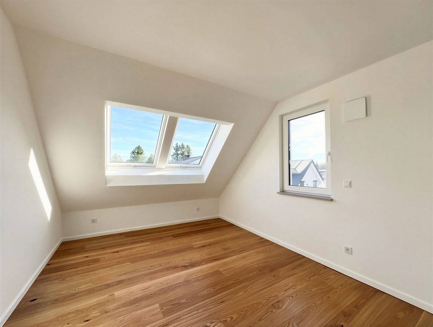 NEUBAU-DG-Wohnung über zwei Etagen mit ausgebautem Speicher (Studio), sonniger Dachterrasse + Balkon – München – Vorschaubild 6