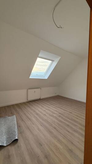 Helle Dachgeschosswohnung mit großzügigem Wohnbereich und modernem Ambiente – 45143 Essen – Vorschaubild 7