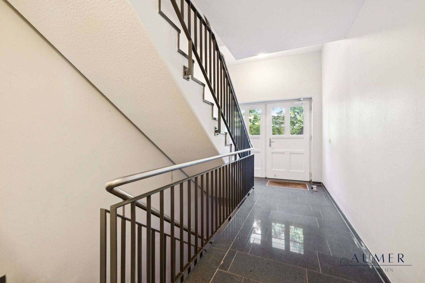 Hochwertige Maisonettewohnung mit großzügiger Terrasse, Balkon und Tiefgaragenstellplatz – Hamburg – Vorschaubild 3