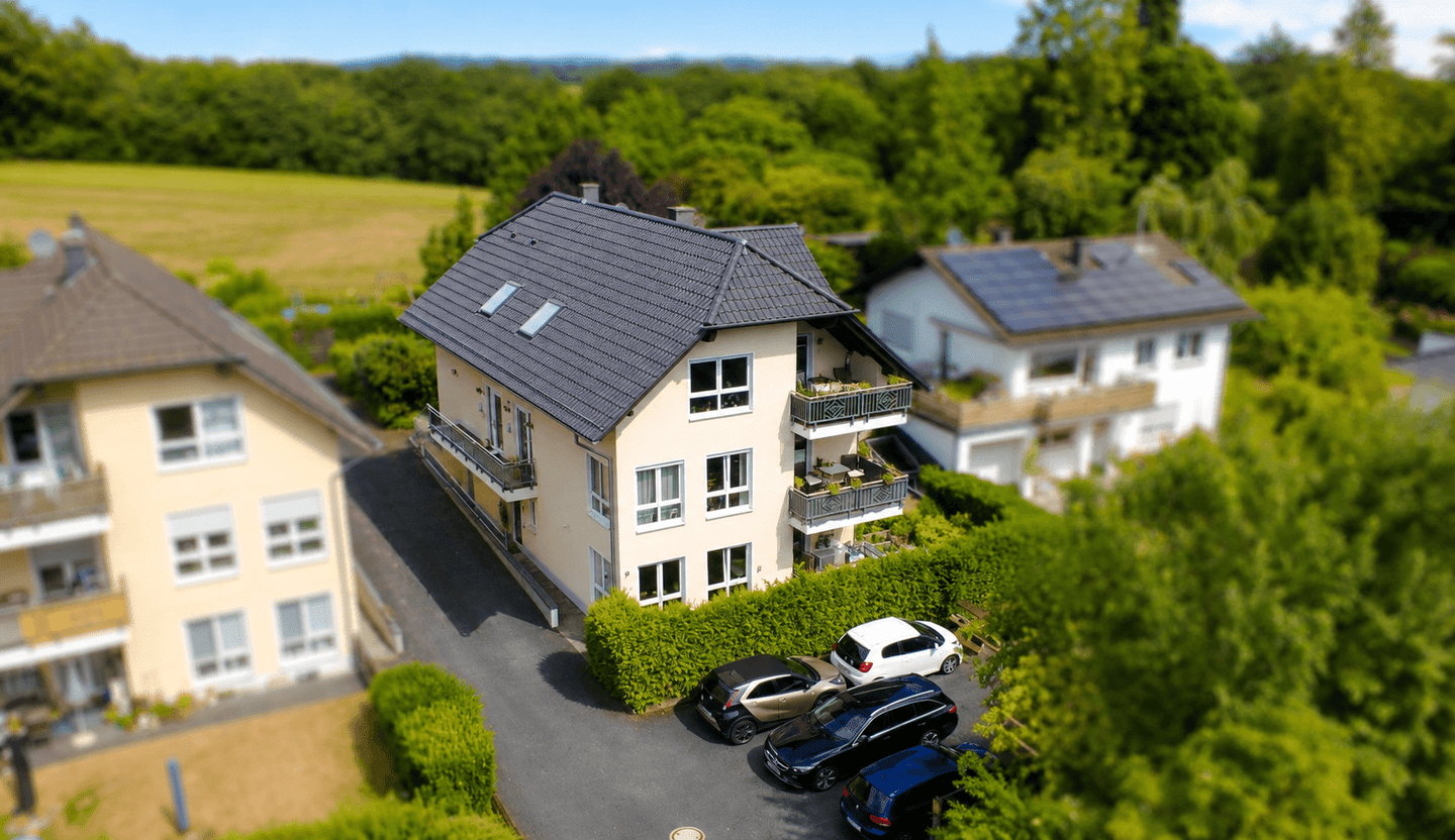 Vermietete 3-Zimmer-Wohnung mit Terrasse & Gartenstreifen im gepflegten 3-Parteienhaus