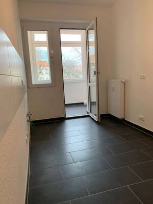 // Ab 01.09.2026 - ruhige Lage - Loggia - Laminat - Blick ins Grüne // – 4157 Leipzig – Vorschaubild 9