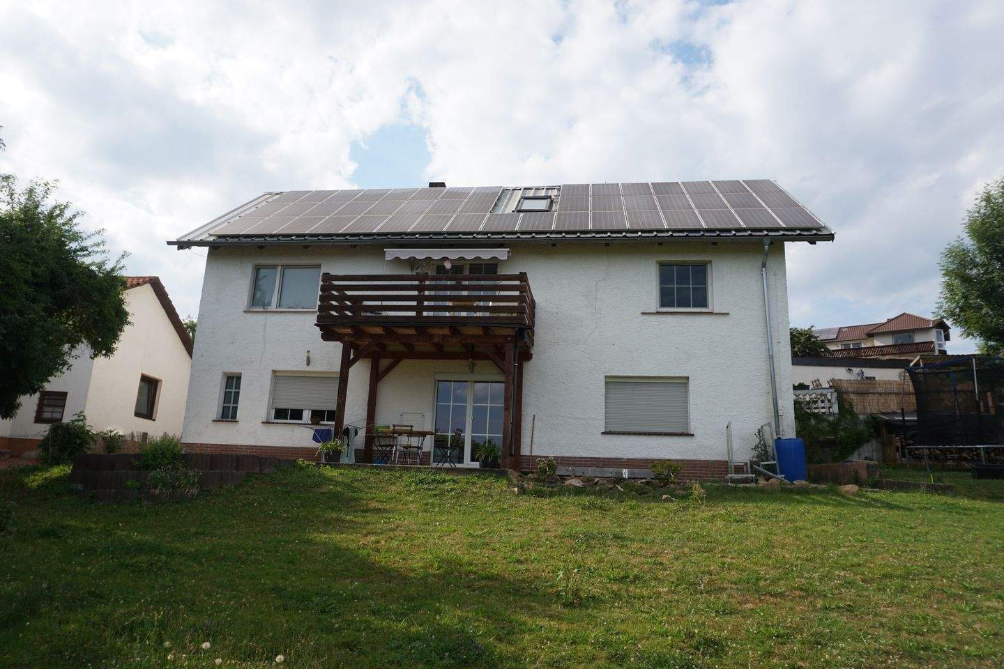 *** Zweifamilienhaus mit PV Anlage direkt in Homberg zu verkaufen*** – Homberg – Bild 1 von 9