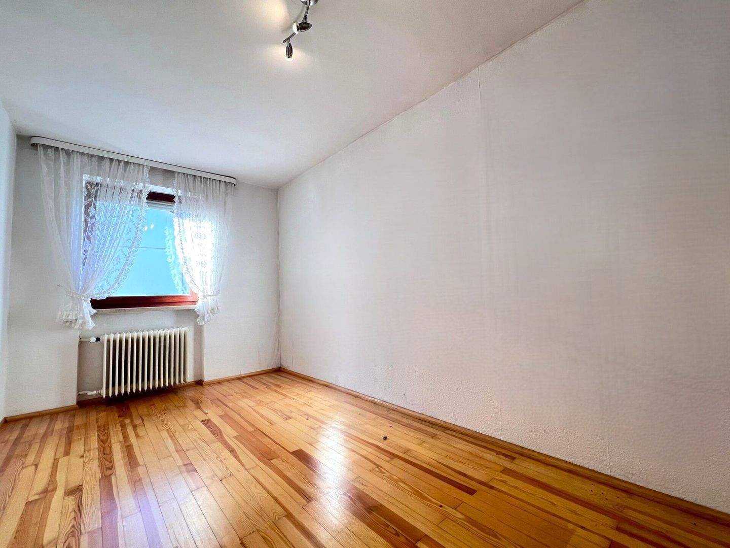Einfamilienhaus mit großem Garten in Rottenburg an der Laaber zu verkaufen! – Rottenburg an der Laaber – Vorschaubild 8