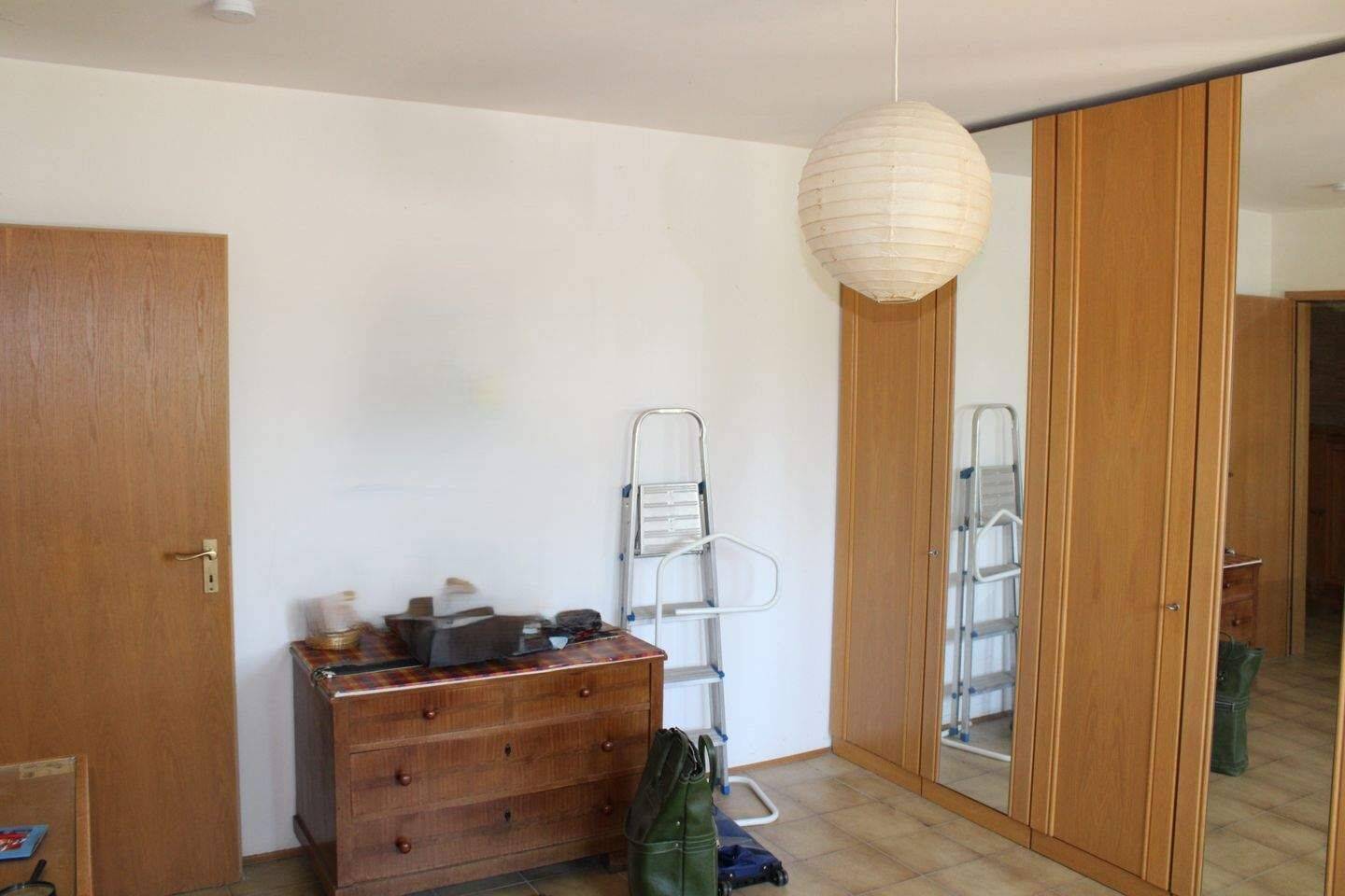 Freistehendes 1-2 Familienhaus mit Solar- und Photovoltaikanlage und Doppelgarage – Nürnberg – Vorschaubild 8