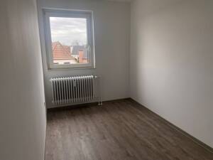 Renovierte 4-Zimmer-Wohnung mit Balkon – 28309 Bremen – Vorschaubild 4