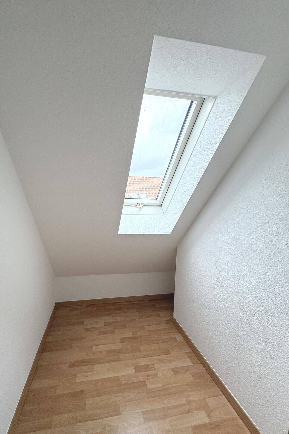Attraktive, freie 2 ½-Zimmer-DG-Wohnung mit Stellplatz – Stuttgart – Vorschaubild 5