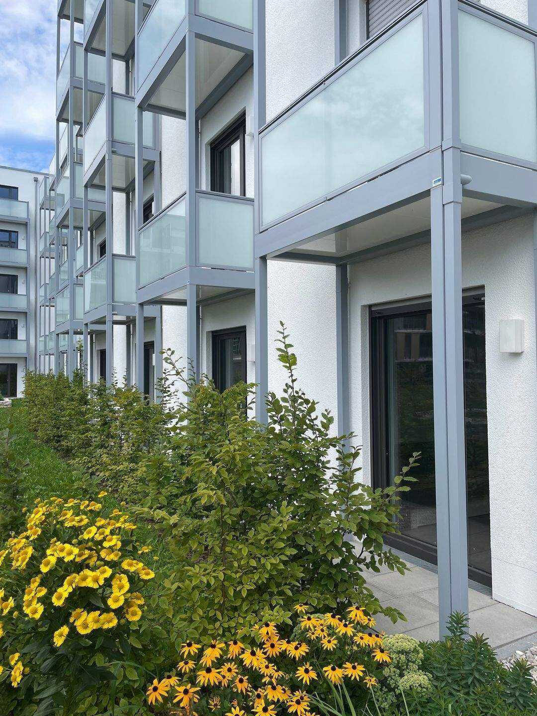Neubau - Modern möbliertes 1 Zimmer Apartment mit Terrasse & WLan inkl. – Augsburg – Vorschaubild 8