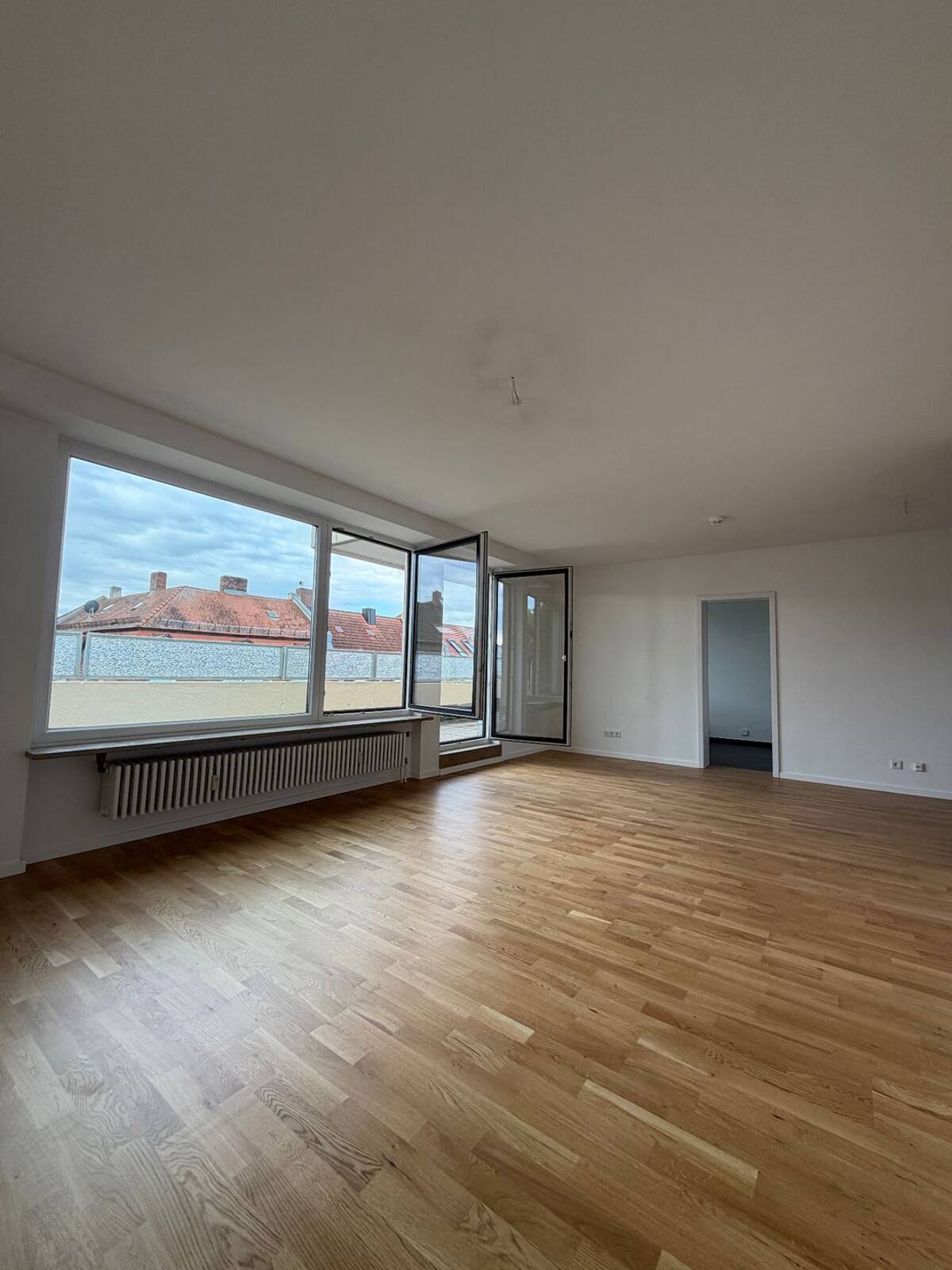 Frisch renovierte, großzügige 3-Zimmer-Wohnung mit Dachterrasse im beliebten Wöhrd! – 90489 Nürnberg – Bild 1 von 9