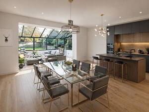 Immobilienrarität im Inneren Osten - exklusive Stadtvilla-Wohnung mit außergewöhnlichem Privatgarten!