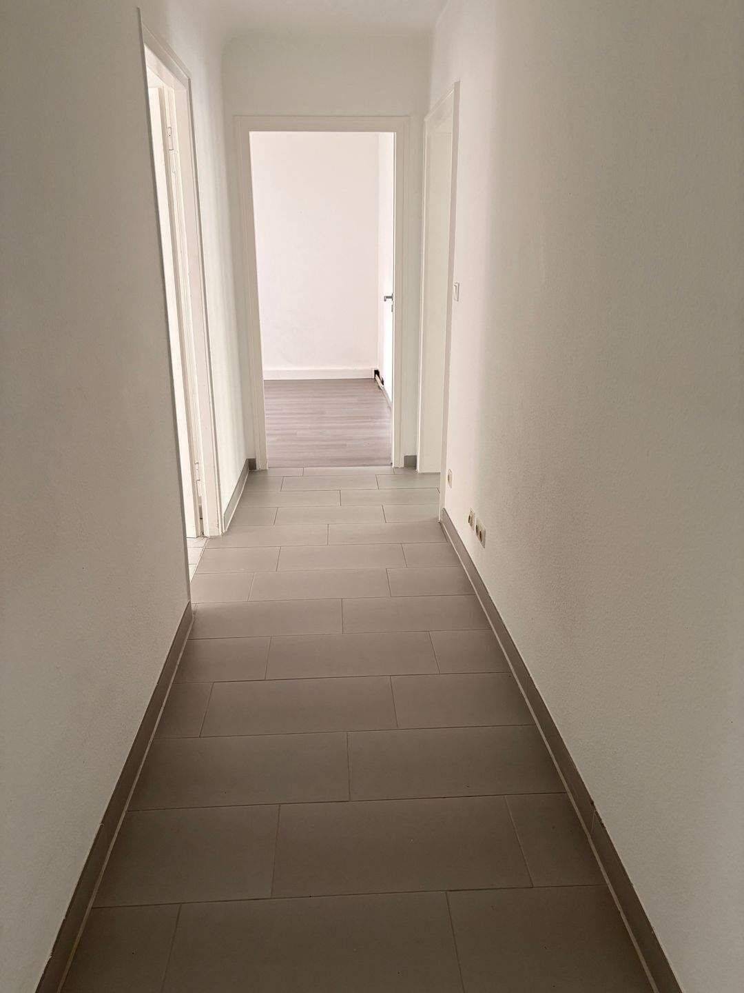 Großzügig geschnittene, helle 2-Zimmer-Wohnung mit Wintergartenbalkon - Stadtteil Rennweg – Nürnberg – Vorschaubild 7