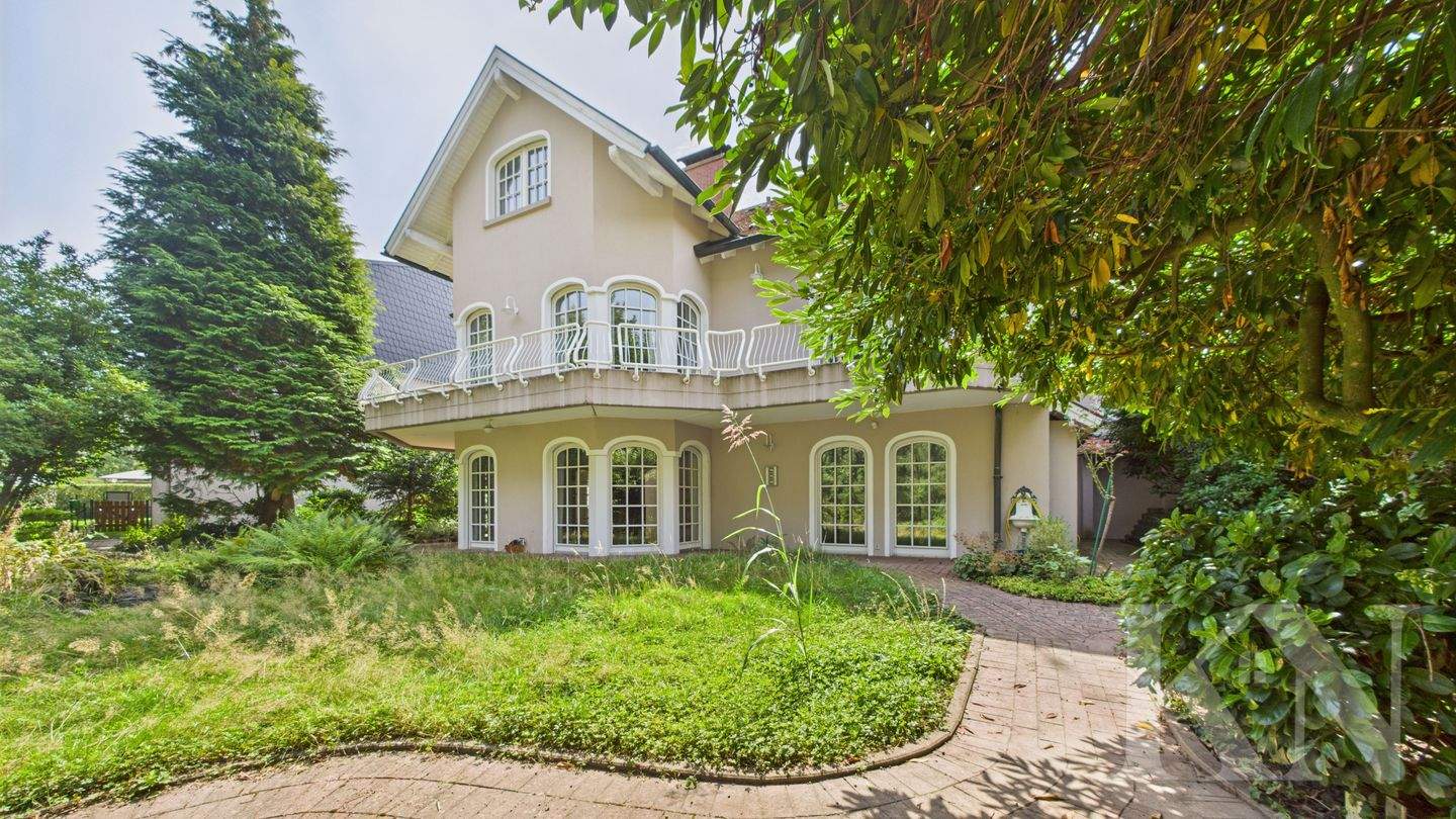 Ihr Wohntraum in Altenkessel - Ein,- bis Dreifamilienhaus mit Potenzial für bis zu 4 Wohneinheiten! – Saarbrücken – Bild 1 von 9