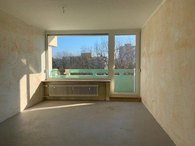 Sonnige 3 Zimmer- Eigentumswohnung mit großer Loggia ...