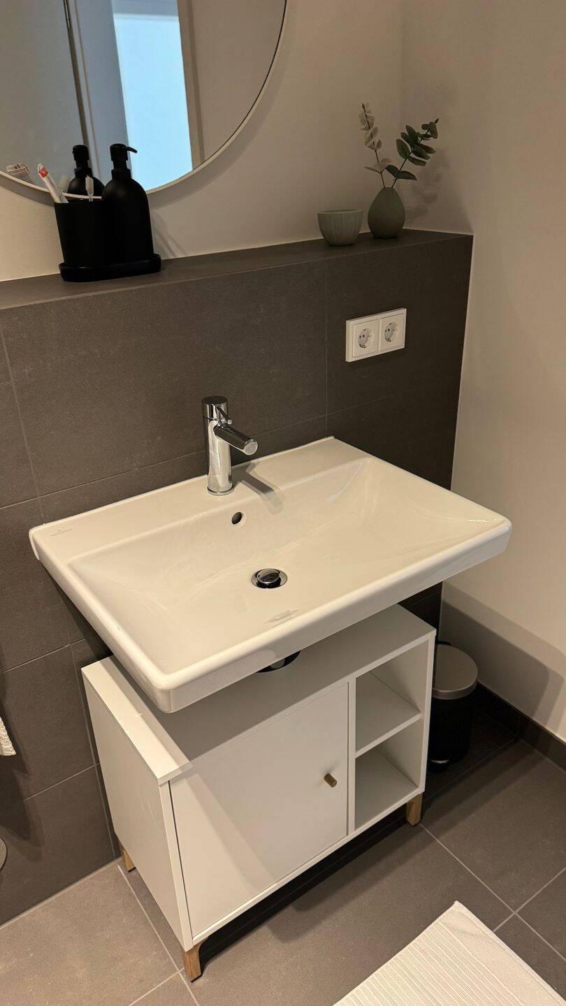 Moderne & voll möblierte 4-Zimmer-Wohnung mit Loggia – zentral, hell & stilvoll! – Wolfsburg – Vorschaubild 9