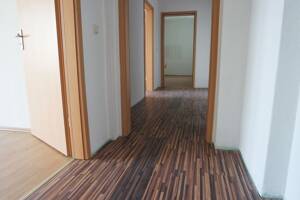 Merseburg-geräumige 3-Zi-Wohnung mit großem Balkon, Laminat und Lift! – 6217 Merseburg – Vorschaubild 8