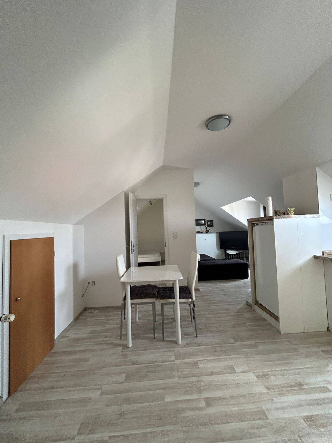 Möblierte 2,5 Zimmer Dachgeschoss Wohnung – Essen – Vorschaubild 3