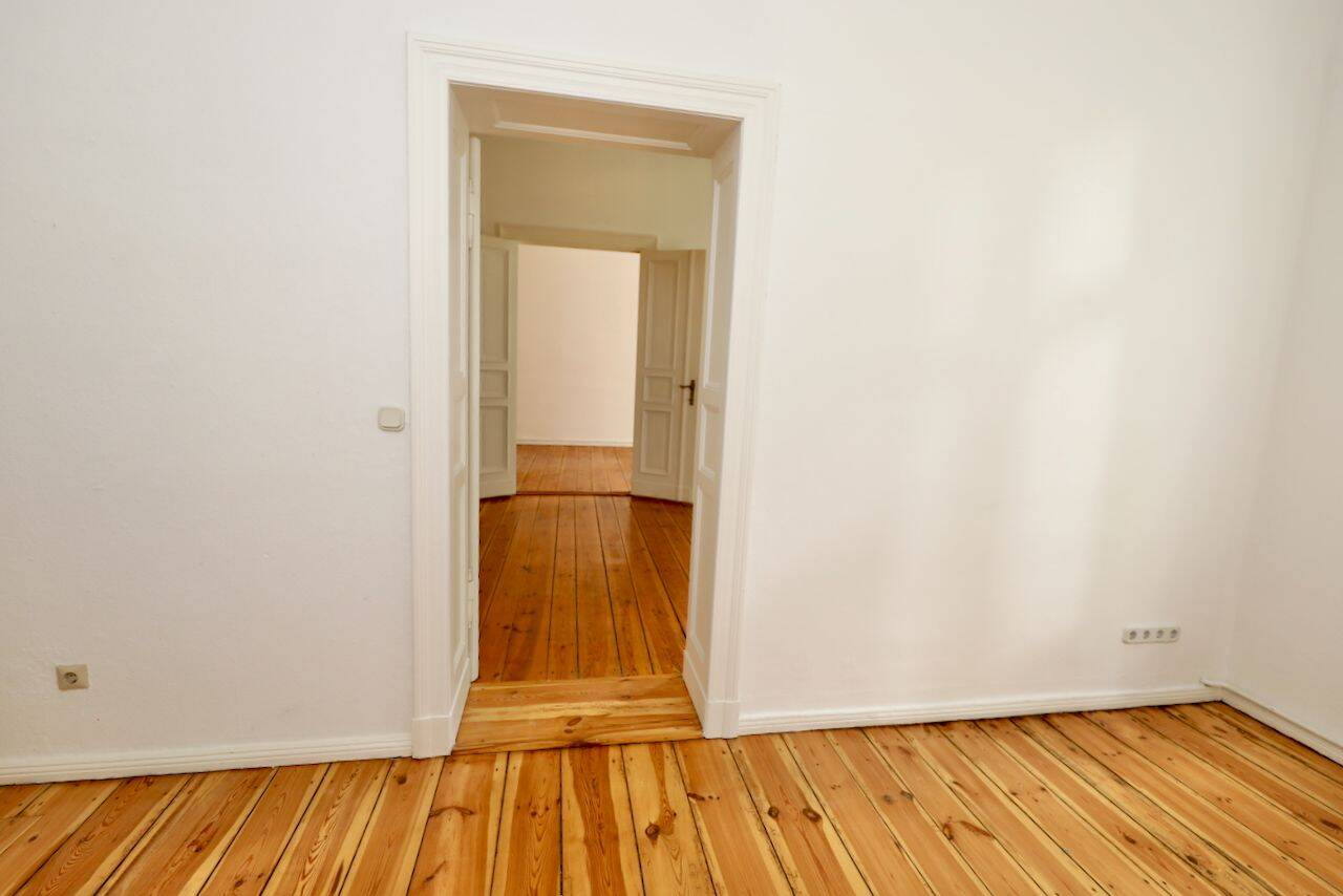 PRAKTISCHES ERDGESCHOSS - SCHÖNE HOLZDIELEN,& STUCK- IM RHEINGAUVIERTEL, NÄHE HEIDELBERGER PLATZ – Berlin – Vorschaubild 7