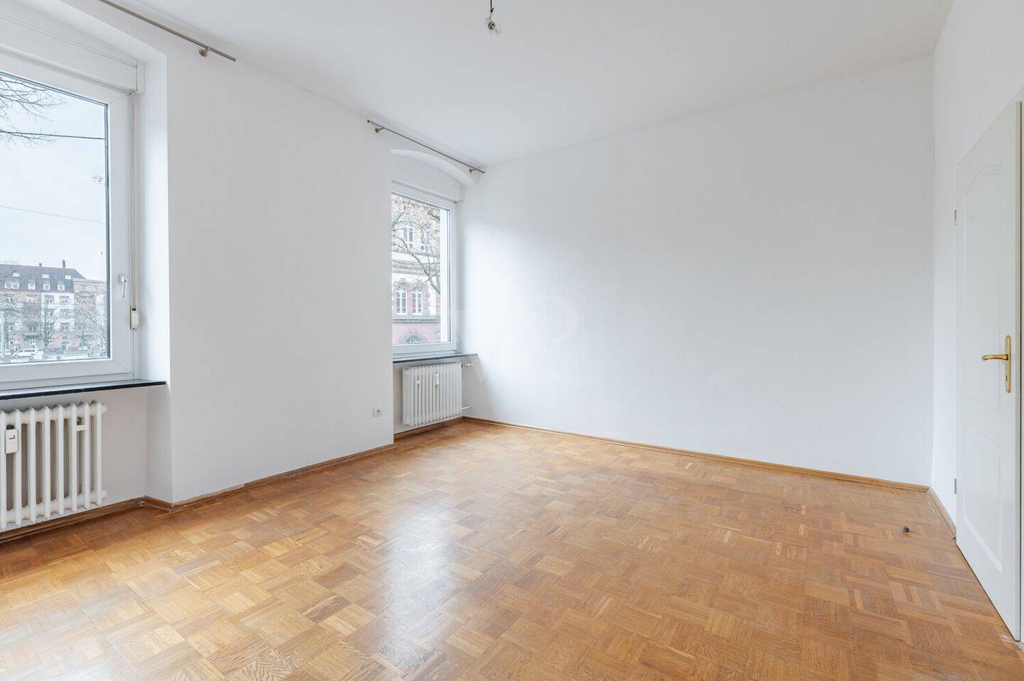Stilvolle Altbauwohnung mit Flair und lichtdurchfluteten Lebensräumen – Karlsruhe – Vorschaubild 4