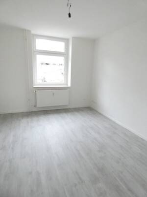 *** Modernisierte 2-Zi-Wohnung mit Loggia in zentraler Lage von Holsterhausen *** – 45147 Essen – Vorschaubild 3