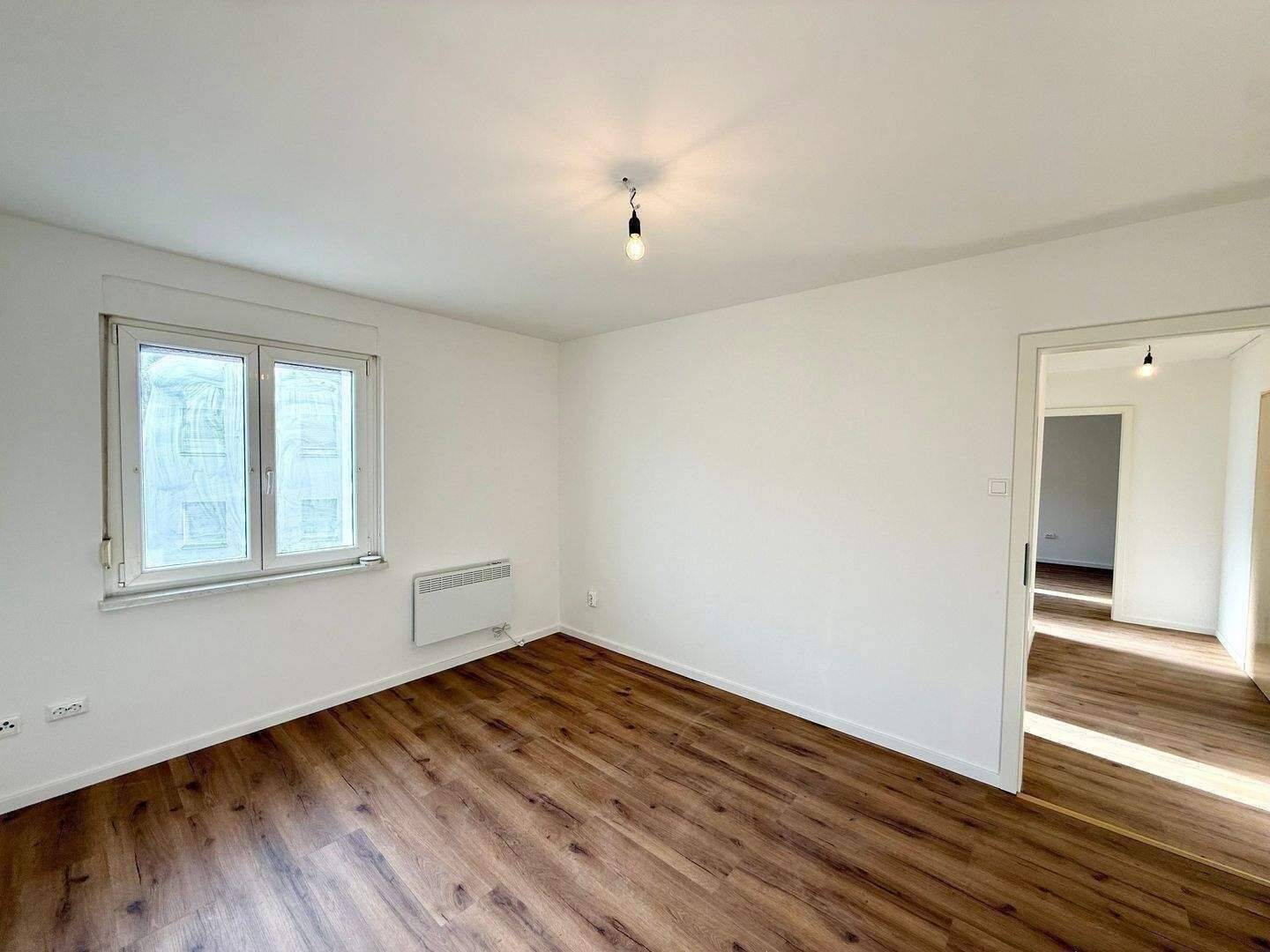 Perfekt geeignet für 2-er WG! Freie & helle 2-Zimmer-Wohnung im 2.OG in nettem MFH direkt an der TH – Nürnberg – Bild 1 von 9