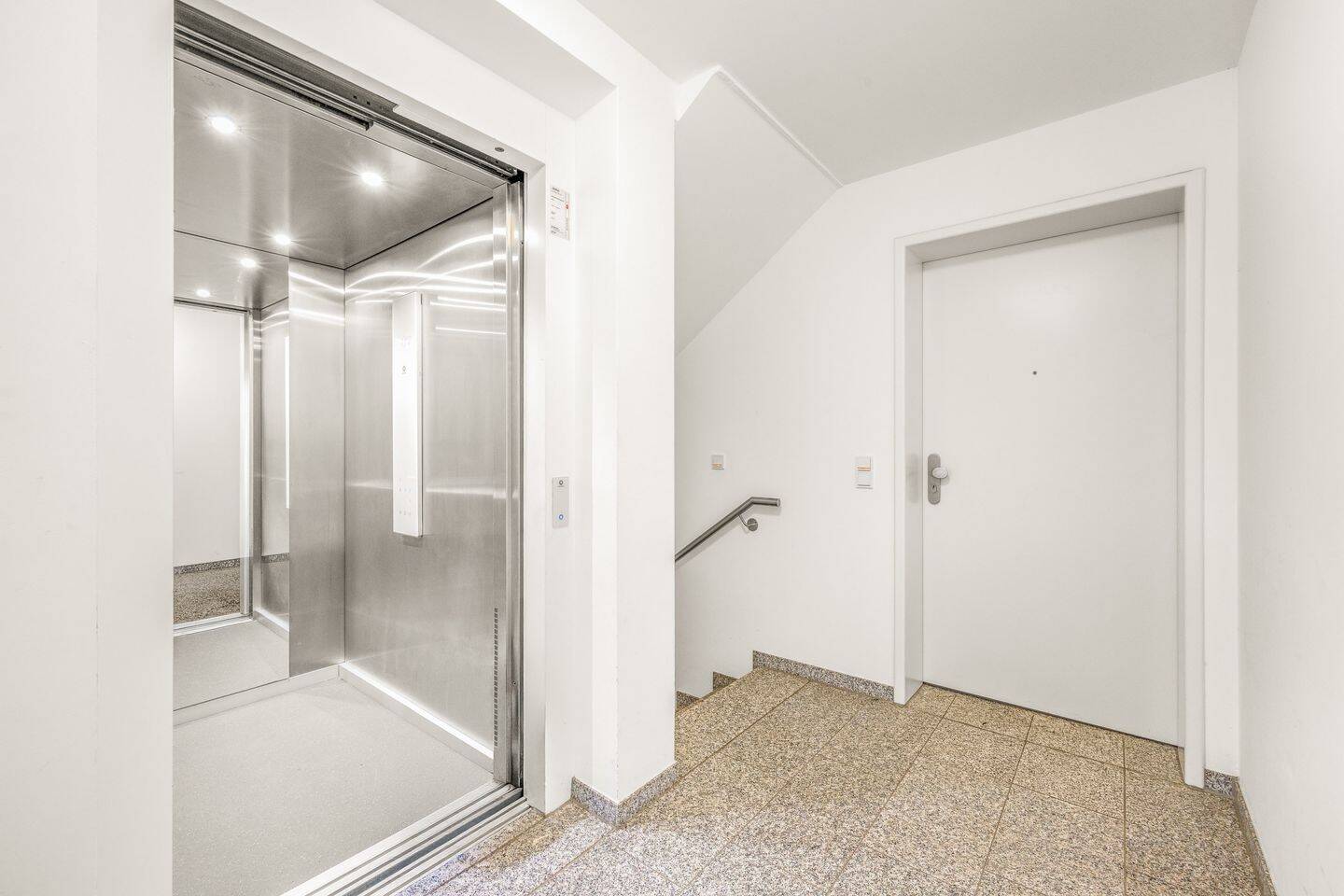 Neuwertige 3-Zimmer-Wohnung mit PV-Anlage, Wärmepumpe und sonnigem Balkon – München – Vorschaubild 8