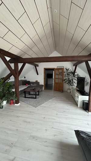 Moderne 2-Zimmer-Dachgeschosswohnung mit Einbauküche in Merseburg-Beuna zu vermieten