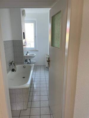 Schöne helle frisch renovierte und sofort verfügbaren, 3 Zimmerwohnung mit Balkon – 6577 Heldrungen – Vorschaubild 7