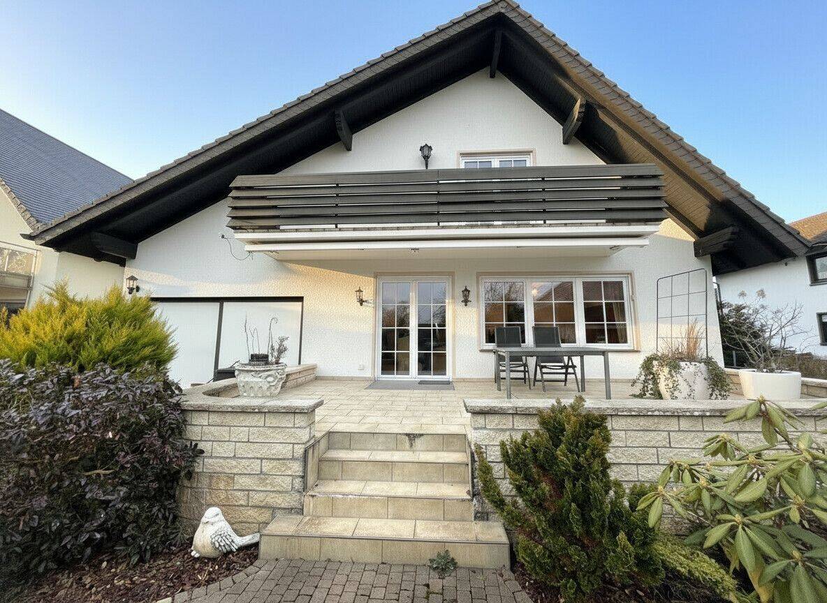 Edles Einfamilienhaus mit lichtdurchflutetem Wohnbereich, sonniger Terrasse und Garten – Weinheim – Vorschaubild 3