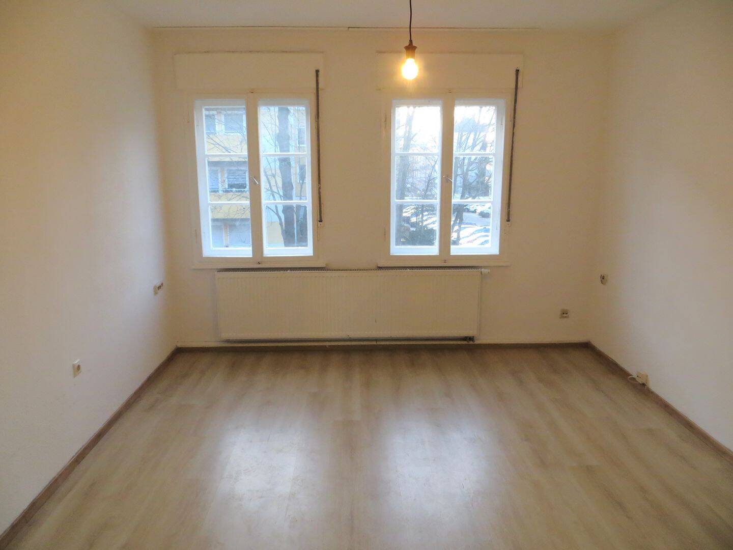 Frisch renovierte 3-Zimmer-Wohnung mit separater Küche, separatem WC, Gasetagenheizung sowie neuem Glasfaseranschluss