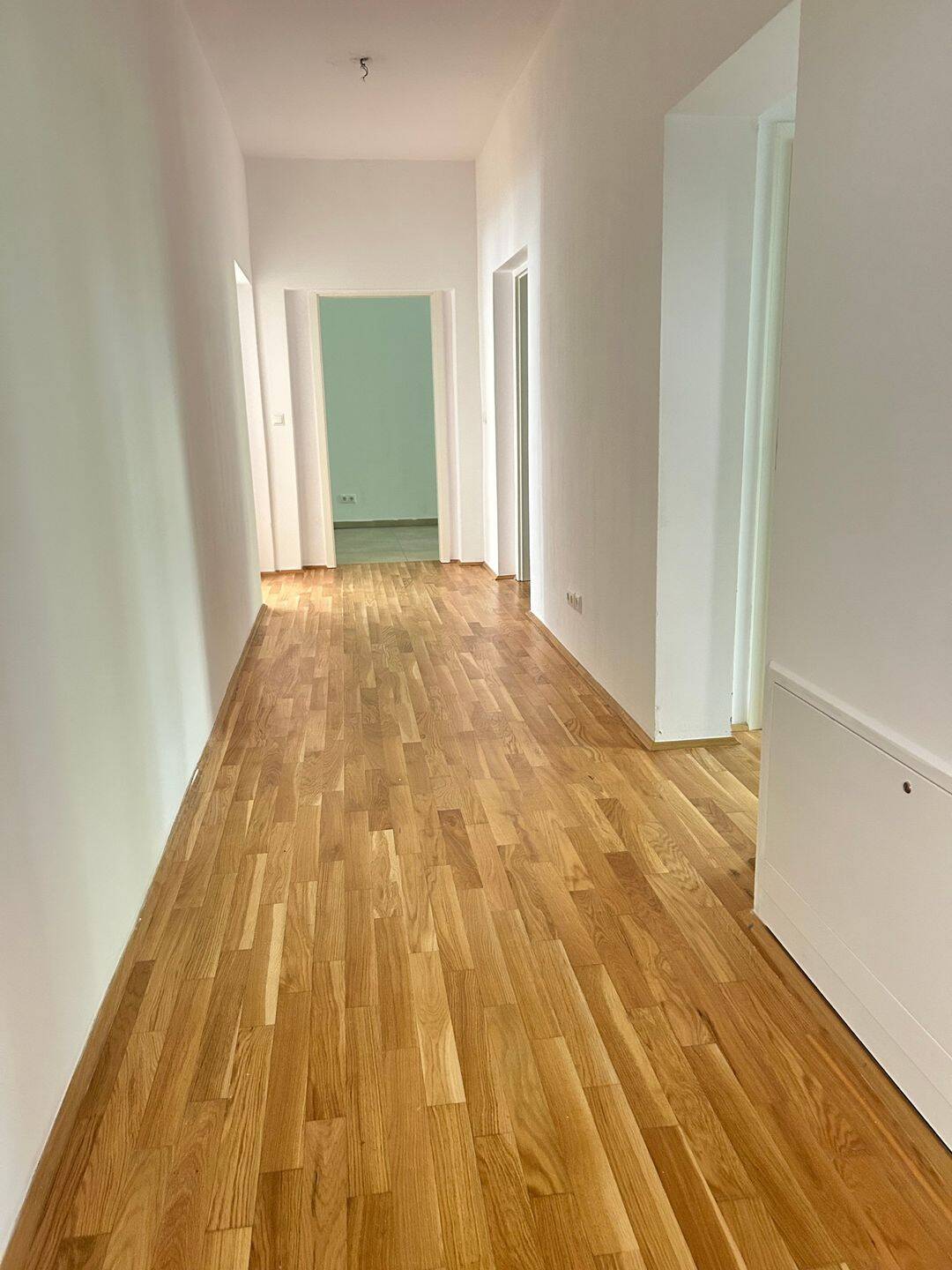 HOCHWERTIGE WOHNUNG MIT PARKETT, FUßBODENHEIZUNG, LIFT, EBK, TERRASSE SOWIE MODERNEM BAD!!! – Chemnitz – Vorschaubild 9