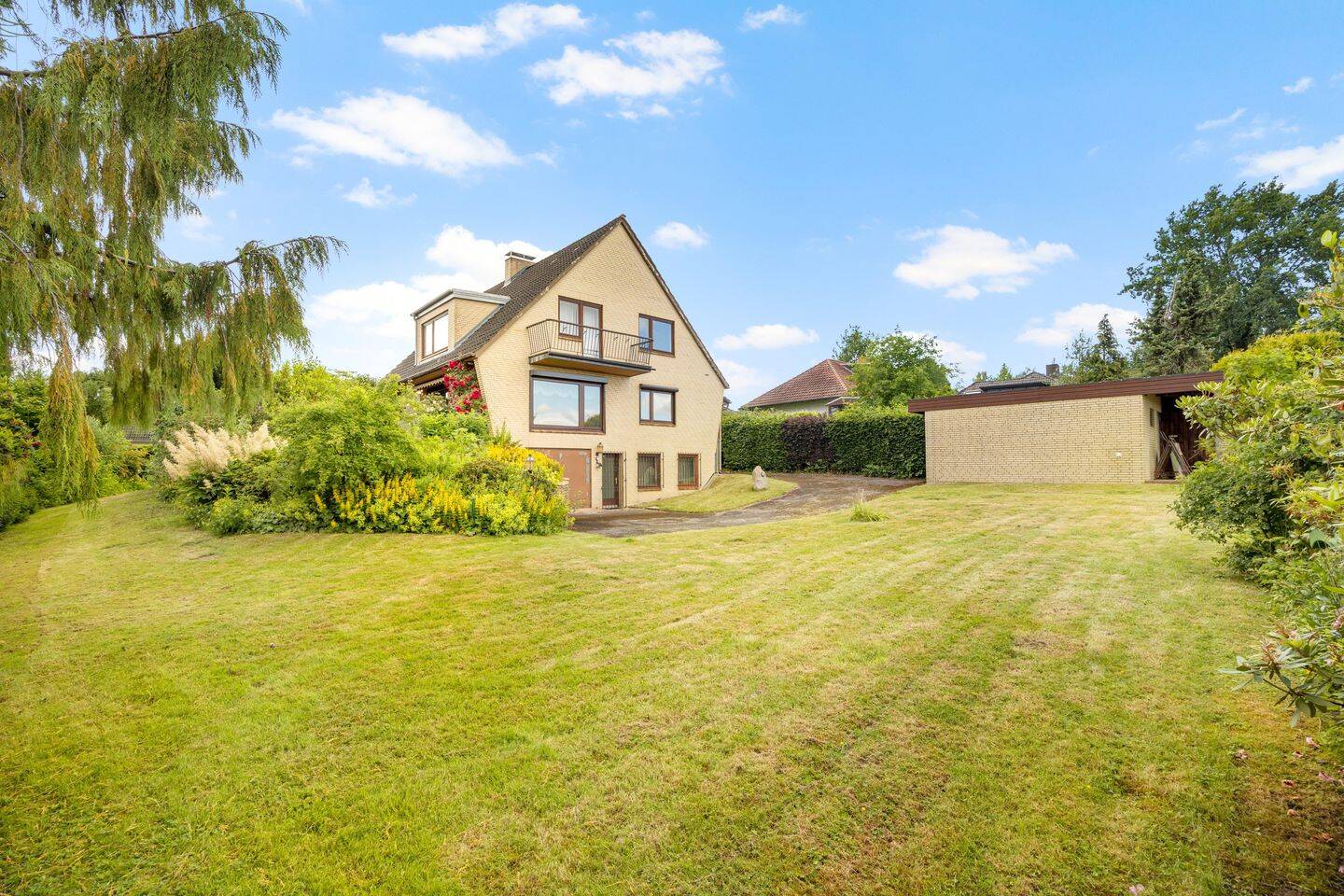 Wohnen mit Weite, Ruhe und Natur - Großzügiges Einfamilienhaus mit Einliegerwohnung in begehrter Lage von Fleestedt