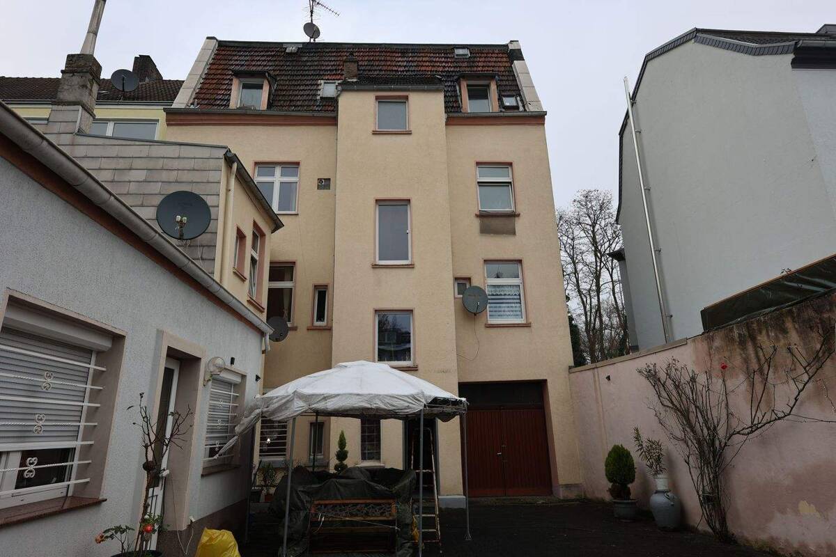 Achtung! Modernisiertes Mehrfamilienhaus in Essen Kray – 45307 Essen – Bild 1 von 9
