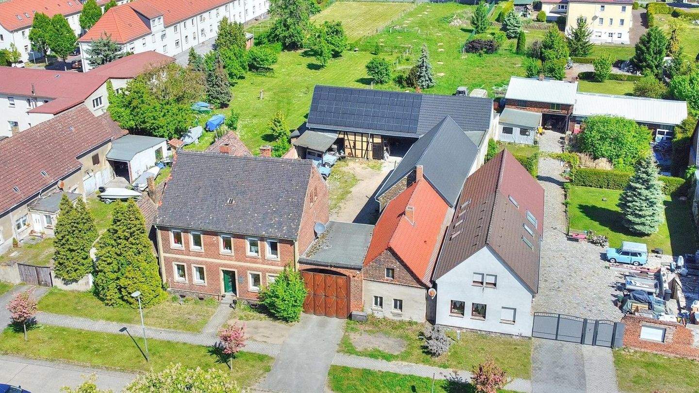 Historischer Gutshof - ideal als Mehrgenerationenhaus oder großzügiges Einfamilienhaus – Gräfenhainichen – Bild 1 von 9