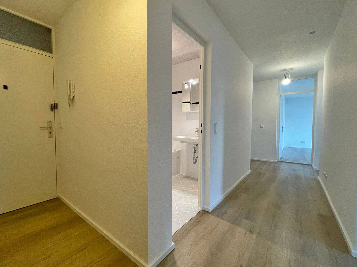 Helle 3-Zimmer-Wohnung mit großem Südbalkon – renoviert & top angebunden - Ulm-Böfingen