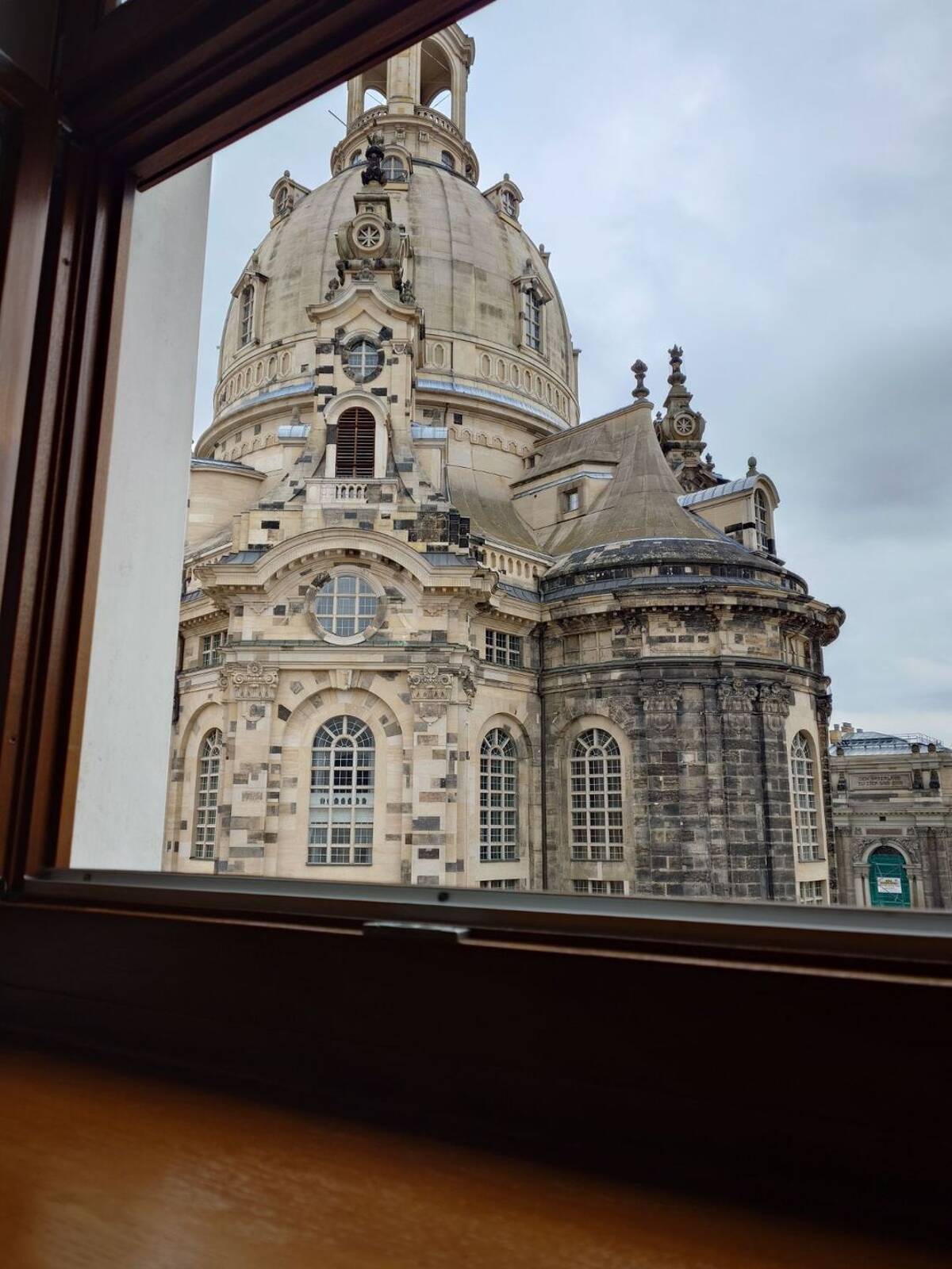 Großzügige tolle 2.RW. in bester Innenstadtlage mit Blick auf die Frauenkirche! – 1067 Dresden – Bild 1 von 9