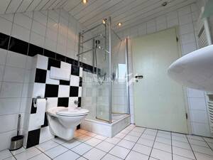 FREIRAUM4 +++ Über den Dächern von Siegen: Stilvolle Maisonette mit Galerie & Balkon in Top-Lage! – 57072 Siegen – Vorschaubild 6