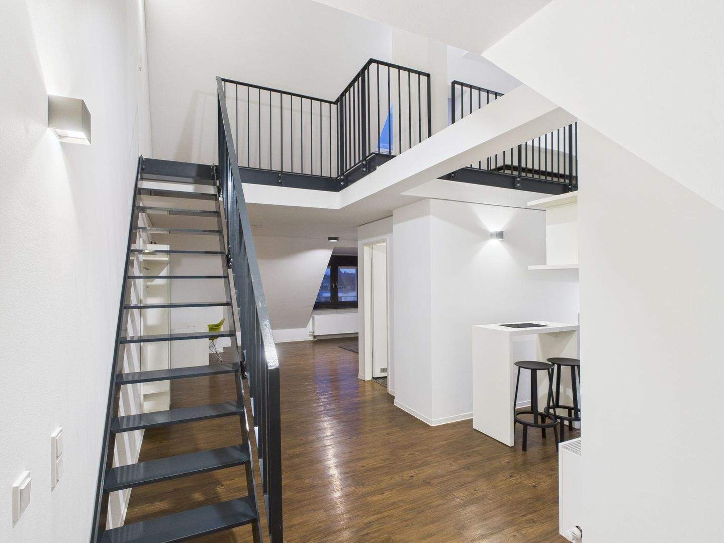 DIE ZIMMEREI | All-inclusive-Miete: Maisonette Wohnung mit Balkon - ideal für Young Pros | XL Bude – München – Vorschaubild 5