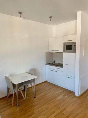 Ruhig und doch zentral! Möblierte 1-Zimmer-Wohnung in Zentrumsnähe – 91052 Erlangen – Vorschaubild 2
