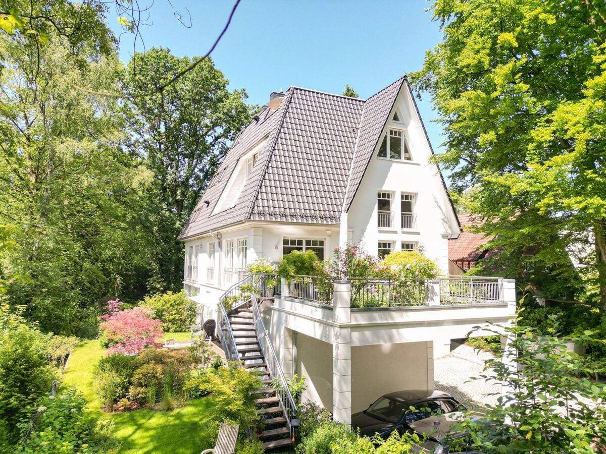 Exklusive Dachterrassenwohnung über zwei Ebenen in Hamburg-Blankenese! – 22587 Hamburg – Bild 1 von 9