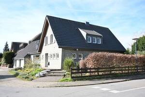 Großzügiges EFH in bevorzugter Lage von Traar auf 854 m² Grundstück mit ca. 228 m² Wfl. * saniert u. modernisiert 201... – 47802 Krefeld – Vorschaubild 2