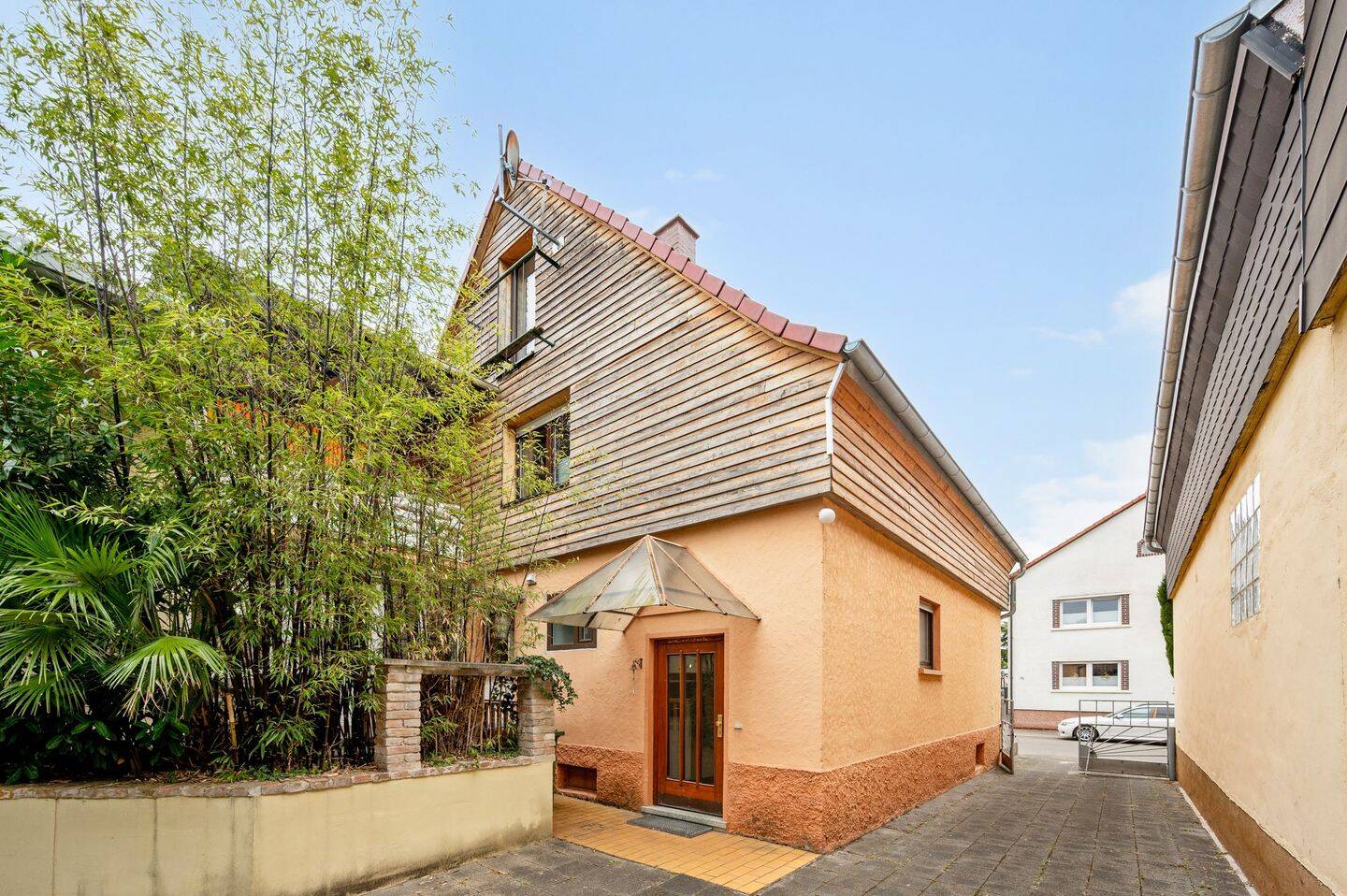 ***Gepflegtes Zwei- bis Dreifamilienhaus mit gr. Grundstück in Oberhausen-Rheinhausen*** – Oberhausen-Rheinhausen – Vorschaubild 2