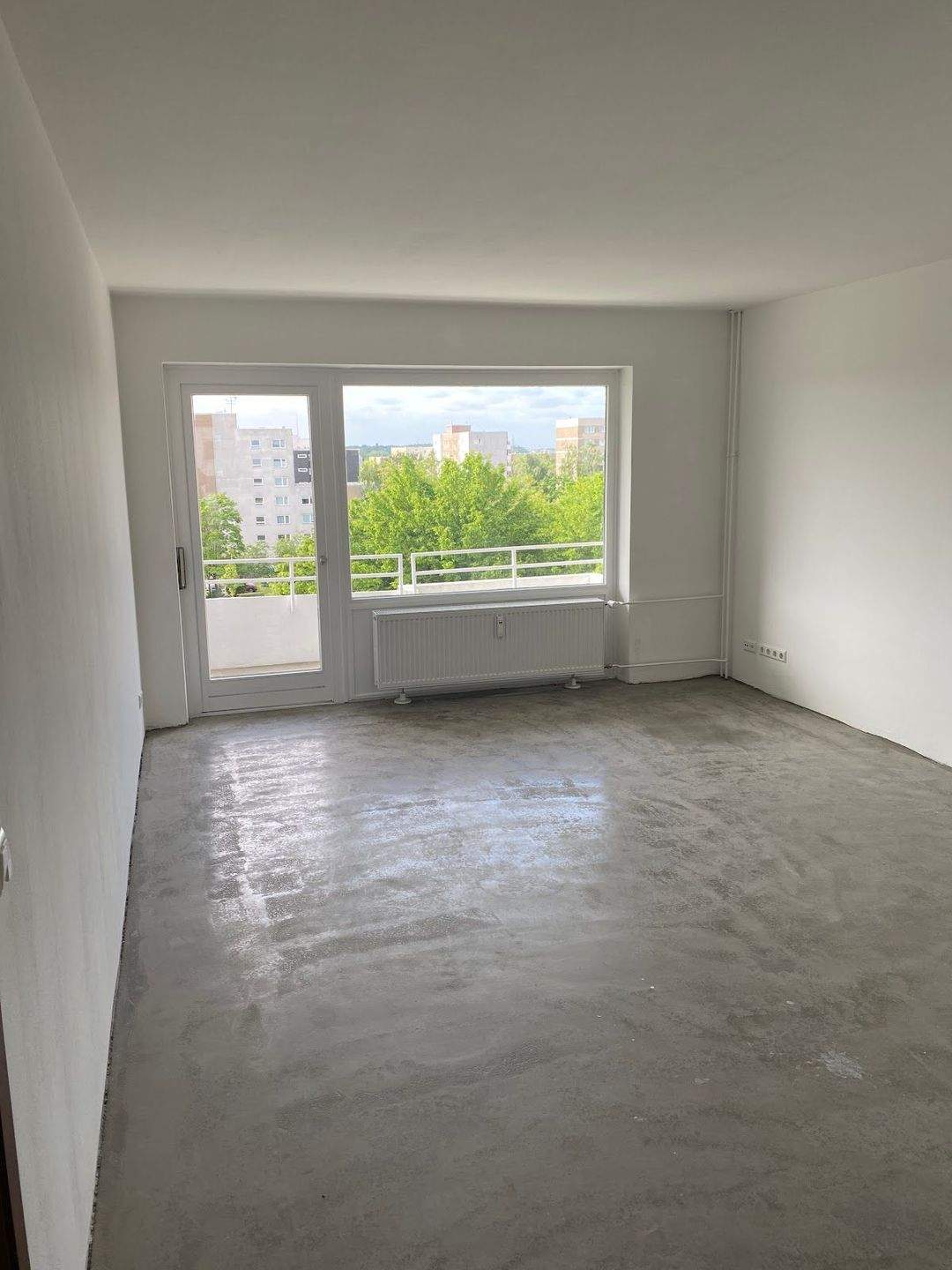 Fußboden inklusive - Schicke Wohnung mit zwei Balkonen // 5.OG links – Wolfsburg – Vorschaubild 2