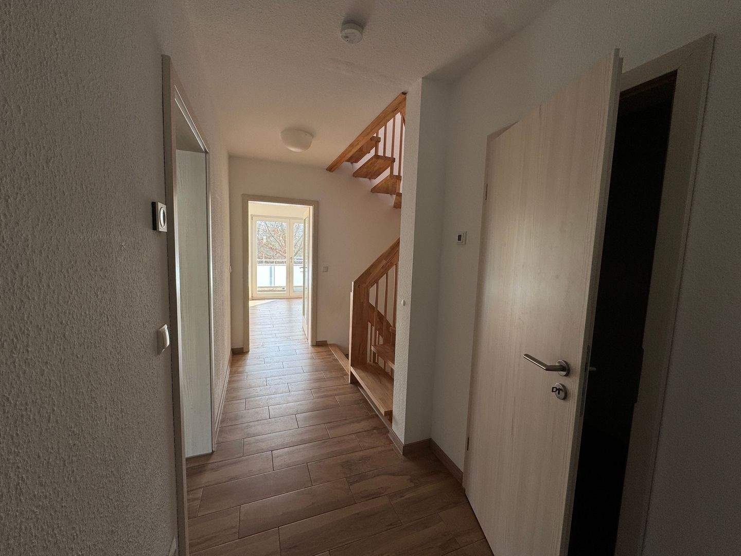 Einziehen und wohlfühlen - sofort bezugsfreies Reihenmittelhaus in familienfreundlicher Lage in Jena