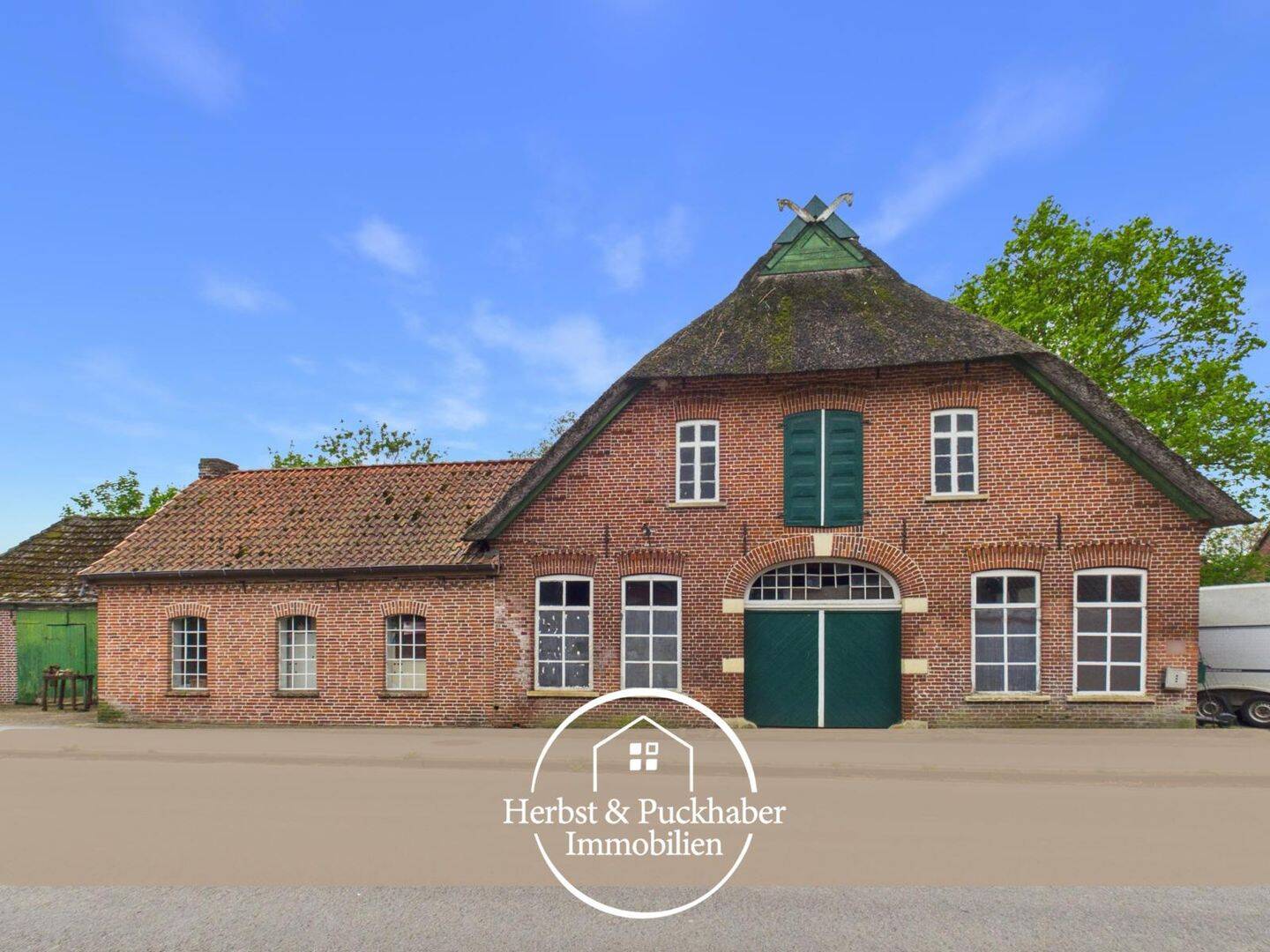 Charmanter Resthof mit Innenhof, Stallungen und weitläufigem Grundstück – Berne – Bild 1 von 9
