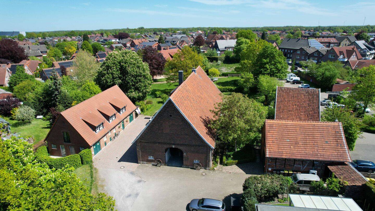 Historische Hofanlage mit denkmalgeschütztem Ensemble im Ortskern – Ascheberg – Bild 1 von 9
