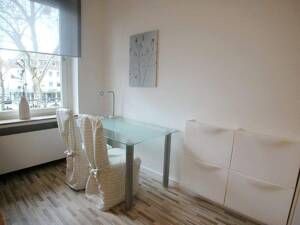 FLATmix.de / Helles, komplett möbliertes Zimmer mit WEST-Balkon in PB-Mitte...