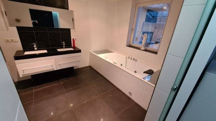 Haus mit 470 qm Wohnfläche zu vermieten – Frankfurt am Main – Vorschaubild 5