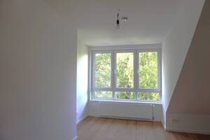 Neu ausgebautes Dachgeschoss! 2-Zi-Wohnung mit Einbauküche in Bramfeld | GLADIGAU – 22177 Hamburg – Vorschaubild 3