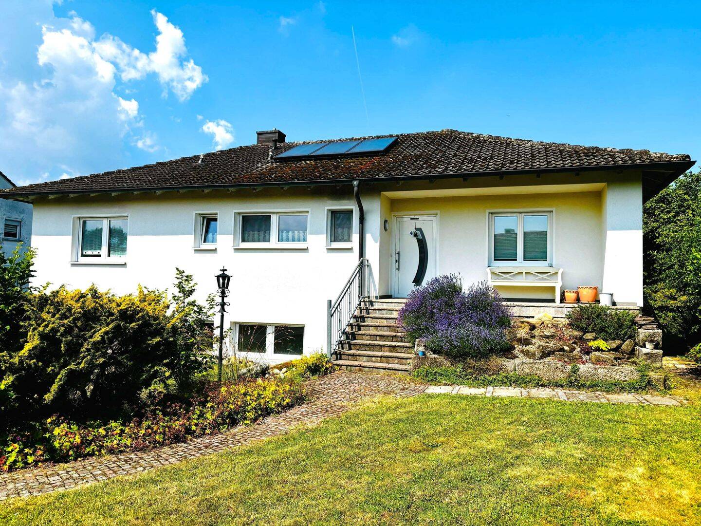 Traumhaus im Grünen: Familienparadies mit großem Garten und einer sofortigen Einzugsmöglichkeit ohne Renovierungsstress! – Haßfurt – Vorschaubild 2