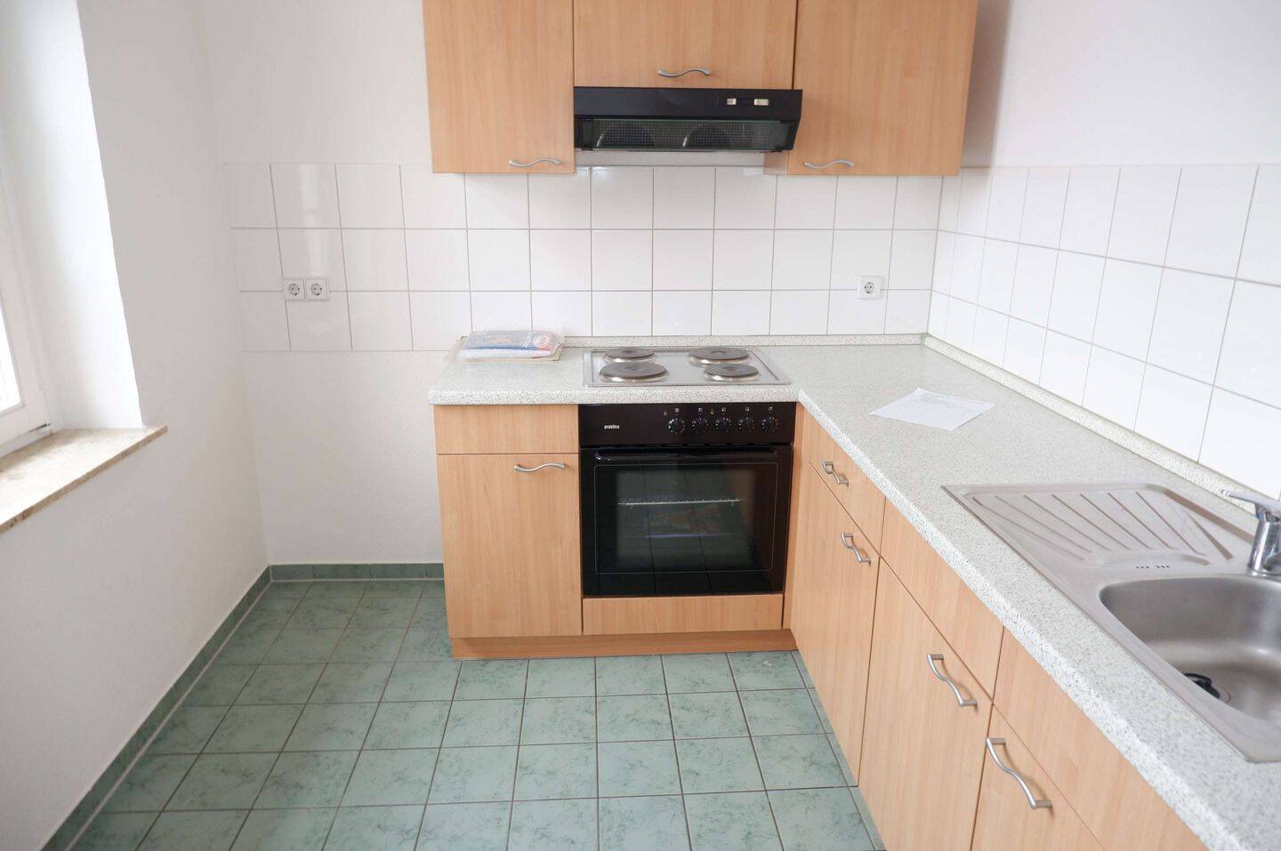 Frei ab 1.9.26 - Helle Wohnung im 2. OG / Bad mit Dusche – Chemnitz – Vorschaubild 3