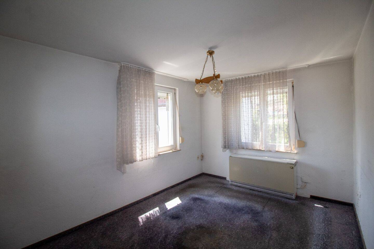 Sanierungsbedürftiges Haus in Kempenich - Viel Potenzial auf 270 m² Grundstück – Kempenich – Vorschaubild 3
